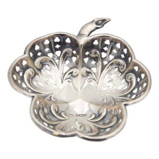 Silver Clover-Shaped Ring with Cutouts For Sale