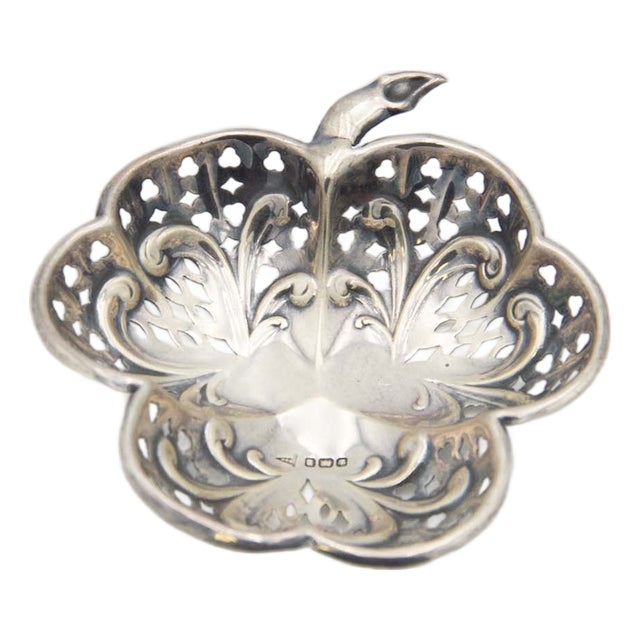 Silver Clover-Shaped Ring with Cutouts For Sale