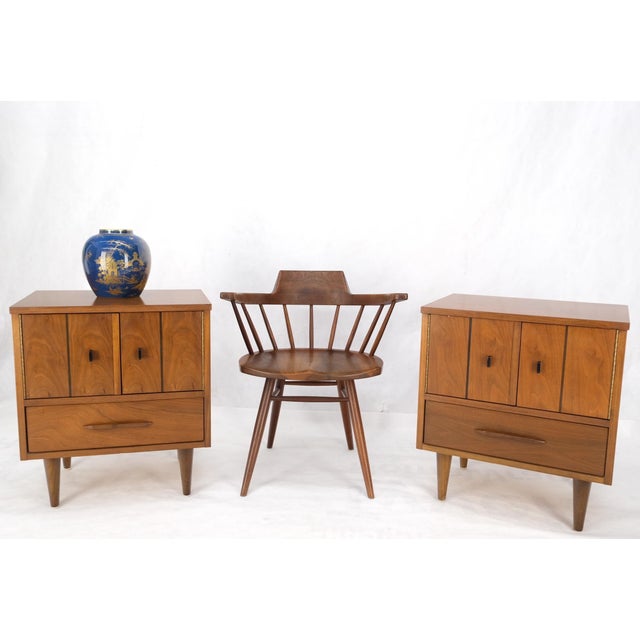 Light walnut double door Compartment one drawer cone tapered legs end tables night stands mint.