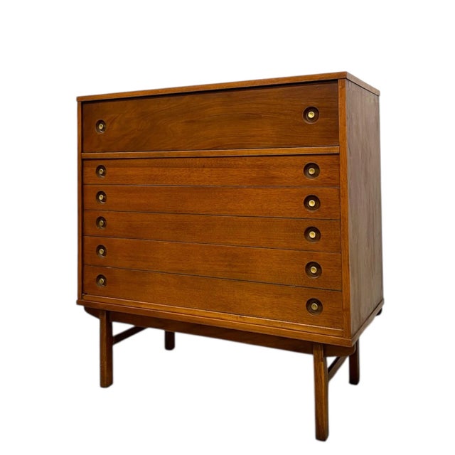 Vintage Mid-Century Modern 4-Drawer Dresser With Dovetailed Drawers For Sale - Image 10 of 12