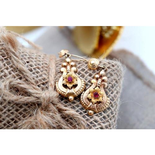 Gold Earrings with Reliefs and Flower-Shaped Applications, Set of 2 For Sale - Image 4 of 6