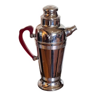 Vintage Art Deco Chrome Cocktail Shaker Red Bakelite Handle Manning Bowman For Sale