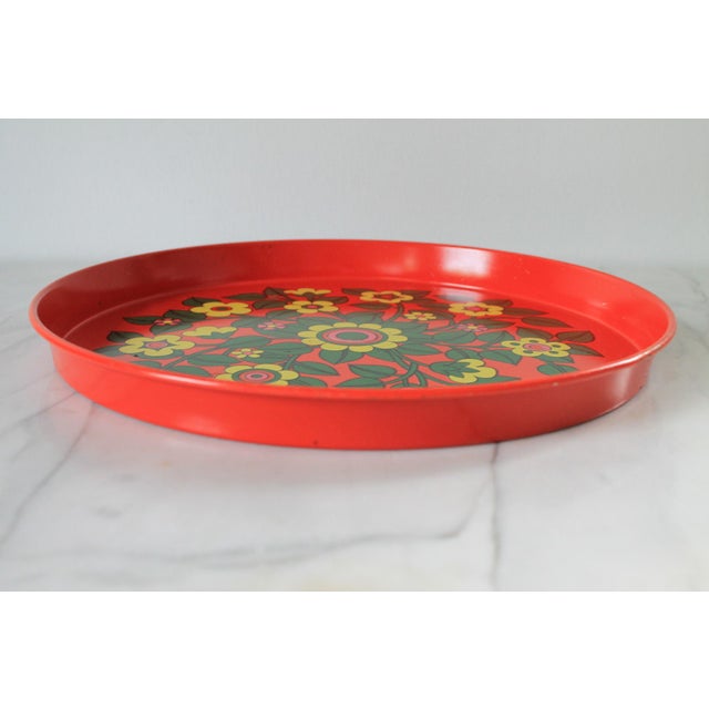 Mid-Century Modern Vintage 1970s Round Red Metal Serving Tray Featuring a Bright "Flower Power" Floral Pattern For Sale - Image 3 of 9