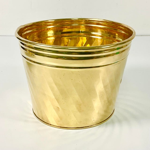 Mid-Century Hollywood Regency Boho Chic English Style Twisted Ribbed Brass Planter For Sale - Image 4 of 9