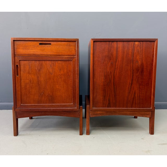 1960s Pair of William Watting Teak Nightstands With Drawer and Open Shelf, Attributed For Sale - Image 4 of 17