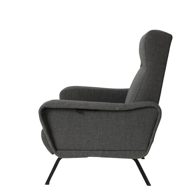 Elegant Italian reclining armchair from the 1950s, upholstered in gray fabric. The piece features a high backrest, softly...