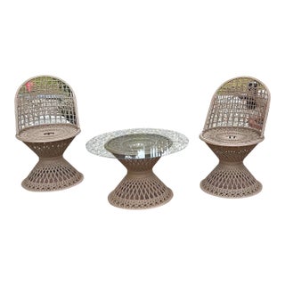 1970’s Vintage Russell Woodward Woven Spun Fiberglass Bistro Table & 2 Chairs, Attributed For Sale