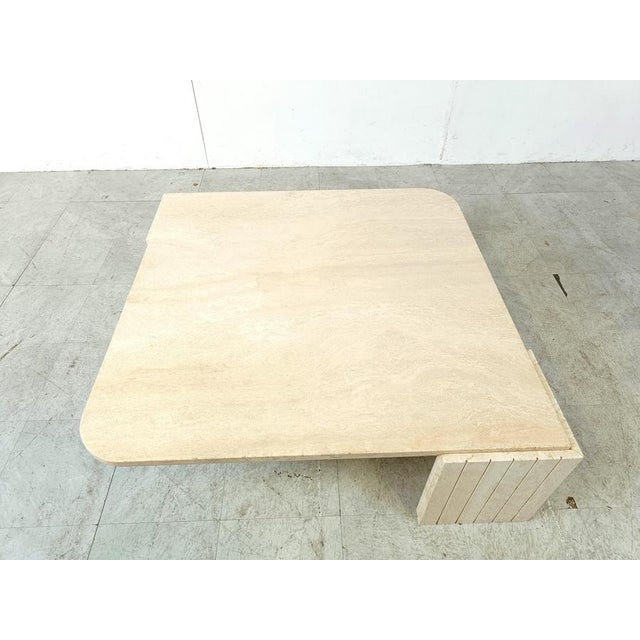 Vintage travertine coffee table with two triangular reeded bases. Beautiful natural travertine Good condition 1970s -...