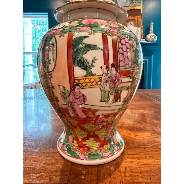 Beautiful vintage Rose Medallion porcelain ginger jar with matching lid. Features the classic hand-decorated Rose...