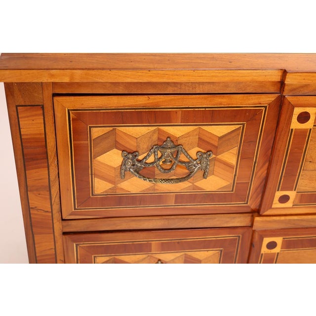 Louis Seize Commode in Walnut, 1790s For Sale - Image 4 of 12