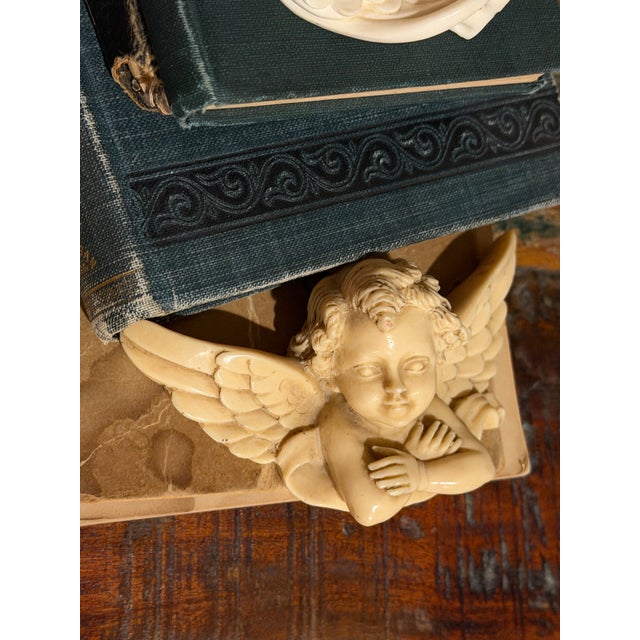 Shabby Chic Vintage Italian Cherub Angel Wall Plaques Set – A. Giannelli & Benacchi Putti – Shabby Chic Decor For Sale - Image 3 of 8