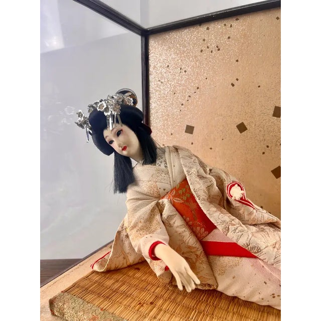 Japanese Geisha Princess Doll in Original Glass & Wood Case For Sale In New York - Image 6 of 13