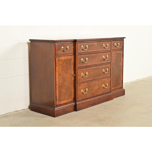 Late 20th Century Councill Georgian Banded Mahogany Sideboard, Credenza, or Bar Cabinet For Sale - Image 5 of 14