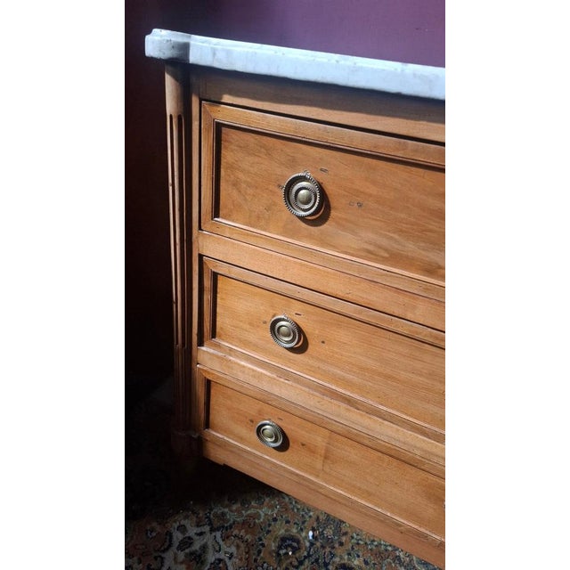 Brown Louis XVI Chest of Drawers, 1790s For Sale - Image 8 of 10