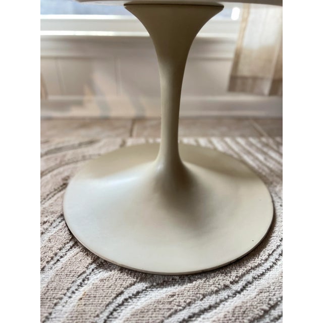 1950s A 1950s Mid Century Original Pedestal Tulip Coffee Table With a Walnut Top by Eero Saarinen for Knoll Associates For Sale - Image 5 of 13