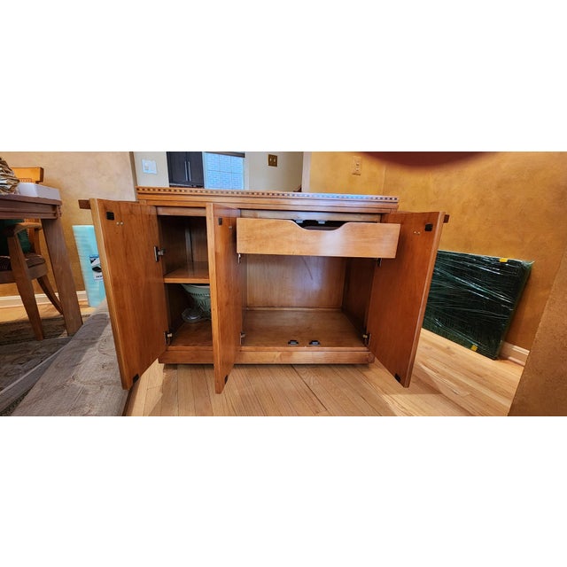 Beautiful Hickory White Co. Biedermeier Style Genesis Server, Attributed For Sale - Image 4 of 4