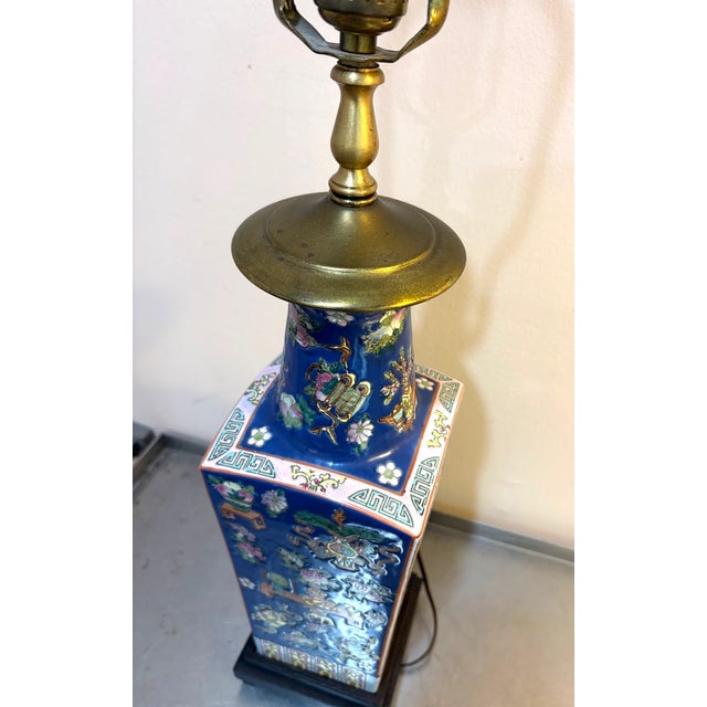1940s 1940s Blue & White Hand-Painted Asian Ceramic Lamp For Sale - Image 5 of 6