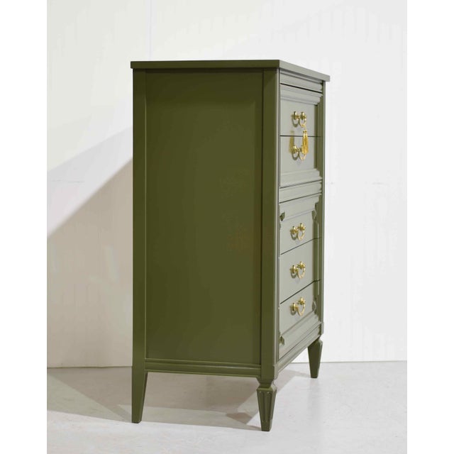Mid 20th Century Mid Century Transitional 5-Drawer Chest With Brass Hardware by Thomasville - Newly Painted For Sale - Image 5 of 13