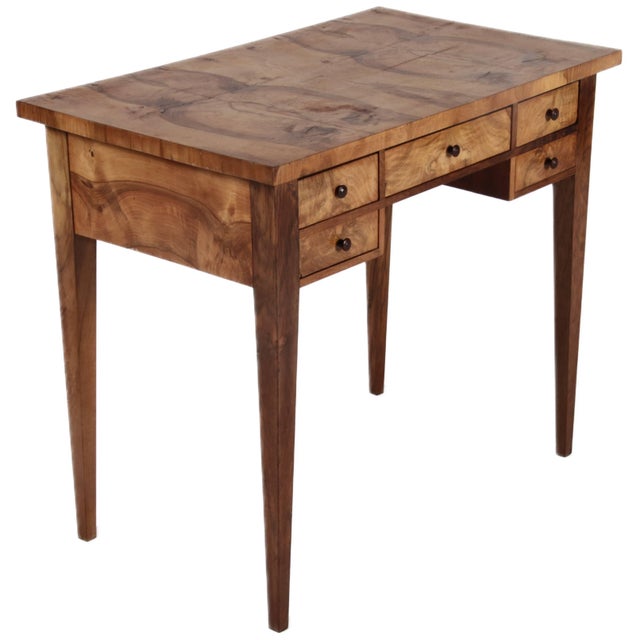 Age and Origin: The desk is likely from the period 1820-1840 and probably originates from Southern Germany. Dimensions:...