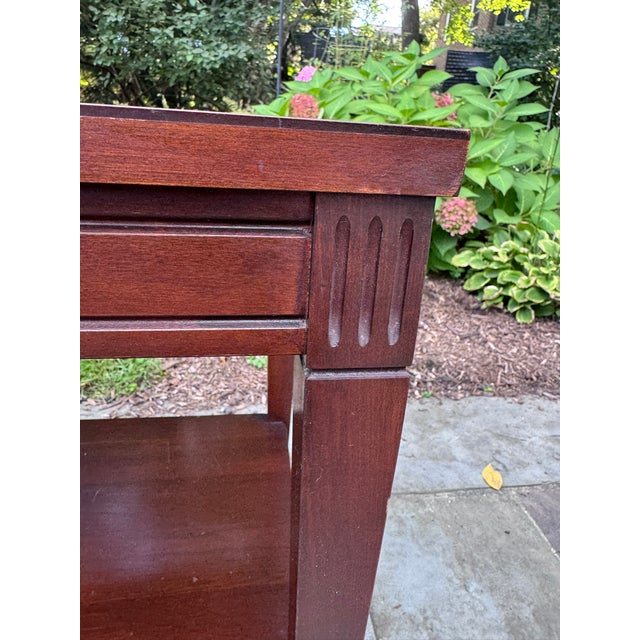 1950s Mid-Century Mersman Mahogany End Table With Fluted Corner Blocks For Sale - Image 5 of 9