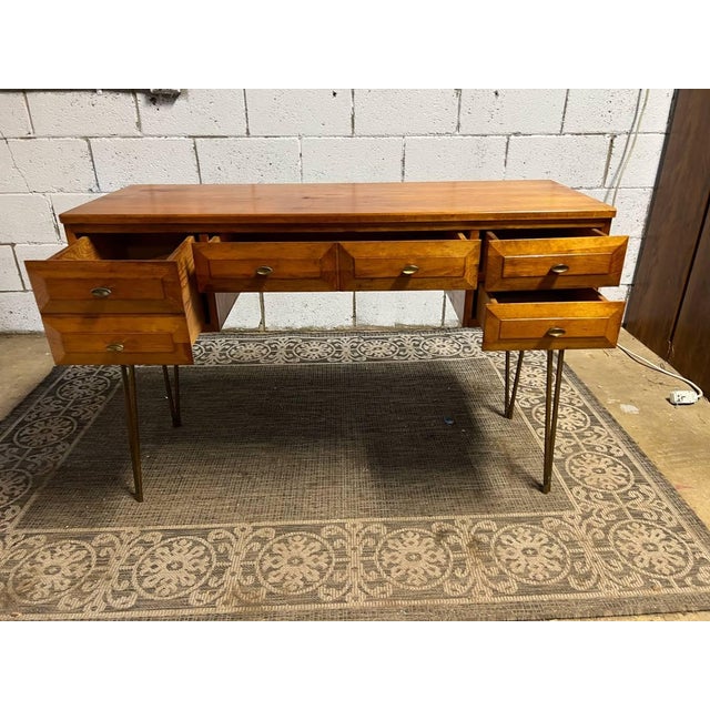 Mid-Century Modern Floating Desk by Aristo-Bilt Furniture. For Sale - Image 9 of 13