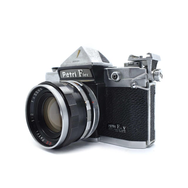 Mid 20th Century Mid 20th Century Petri Flex v 35mm SLR Camera Manufactured by Kuribayashi Japan For Sale - Image 5 of 10