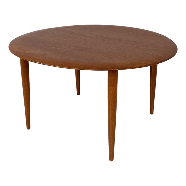 Danish Mid-Century Modern Round Wood Coffee Table attributed to Fritz Hansen, 1960s For Sale