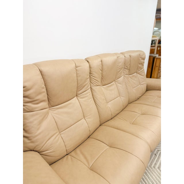 Late 20th Century Ekornes Stressless Buckingham 3-Seat Recliner Sofa Vintage MCM 90" Wide For Sale - Image 11 of 17