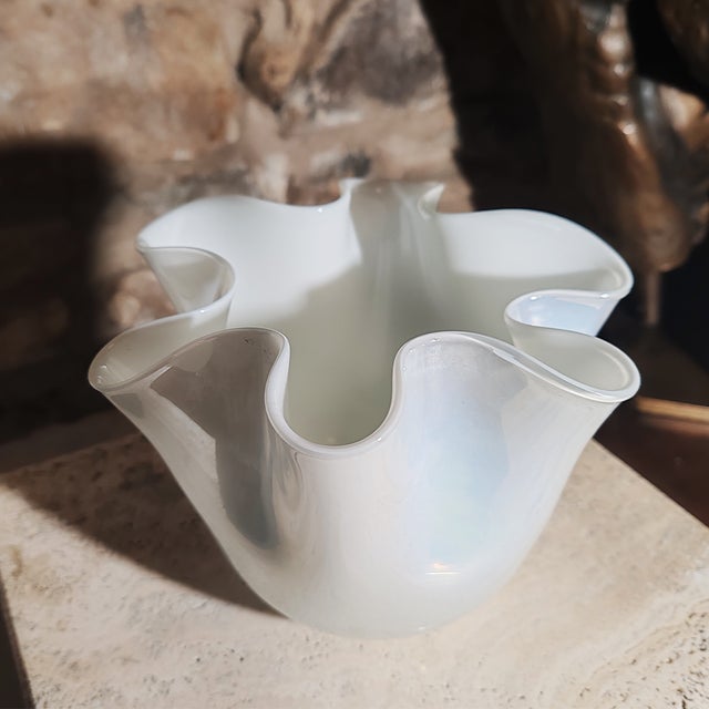 Vintage Jacketed Pearl White Fazzoletto Vase in Murano Glass, 1960s For Sale - Image 4 of 9