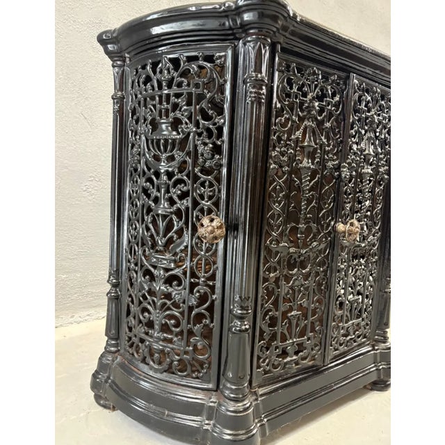 Antique French Decorative Fireplace Insert with Ornate Cast Iron in Black, 1900s For Sale - Image 9 of 15
