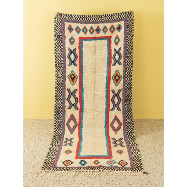 This vintage Azilal is a Berber carpet that consists of 100 % high-quality new wool – soft and cozy under your feet. Our...