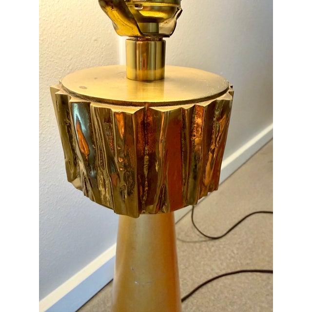 1960s Brutalist Italian Gold Leaf Metal Sculpture Table Lamp Heavy Richard Barr Attr. For Sale - Image 16 of 18