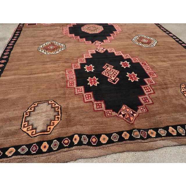 Galerie Shabab Collection Mid-20th Century Turkish Anatolian Room Size Carpet For Sale In New York - Image 6 of 8