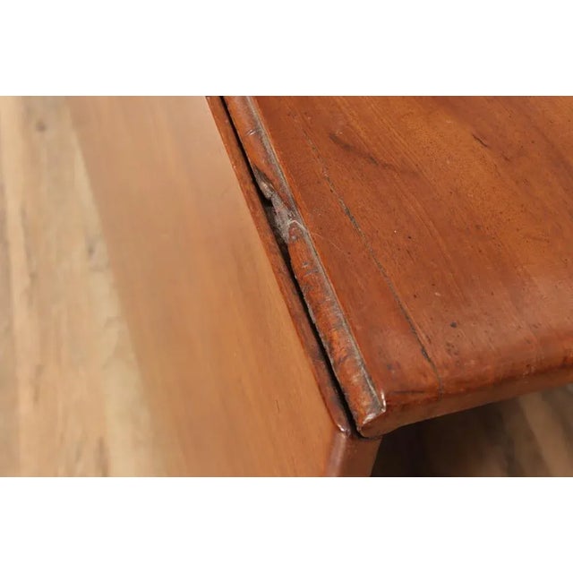 Early 19th Century Early 19th Century Queen Anne Mahogany Drop Leaf Ding Table For Sale - Image 5 of 6