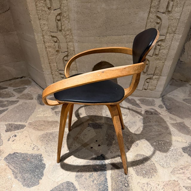 Mid-Century Modern Norman Cherner Molded Plywood Armchair Pretzel for Plycraft Mid-Century For Sale - Image 3 of 15