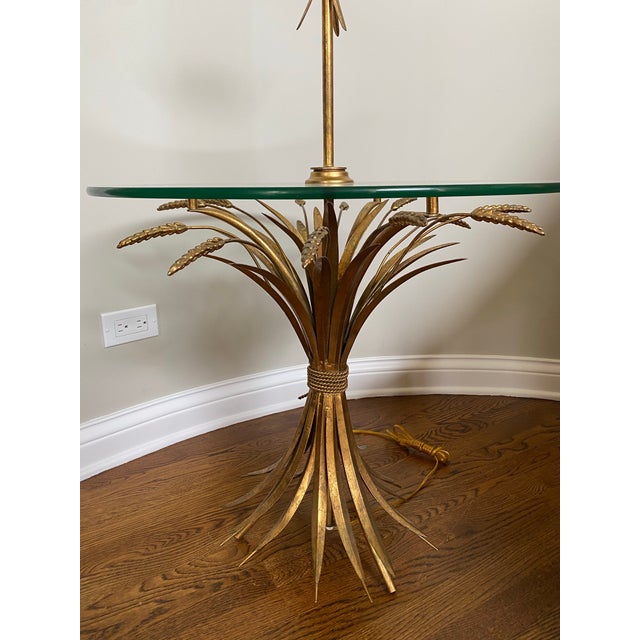 Hollywood Regency Vintage Hollywood Regency Gilt Metal Wheat Sheaf Floor Lamp & Glass Top Side Table For Sale - Image 3 of 5
