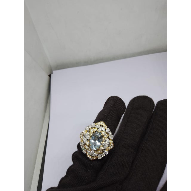 Modern Natural Aquamarine & Diamond Ring in 18k Gold For Sale - Image 3 of 8