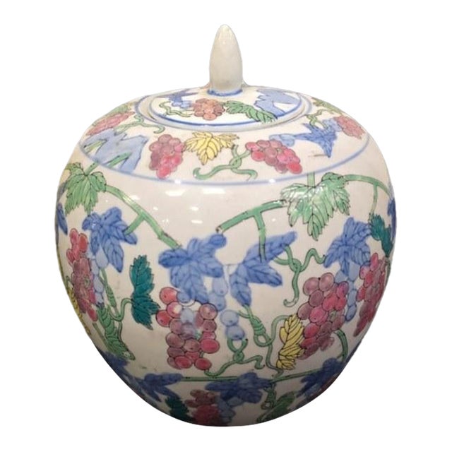Chinese Export Polychrome ‘Grapevine’ Ginger Jar and Cover For Sale
