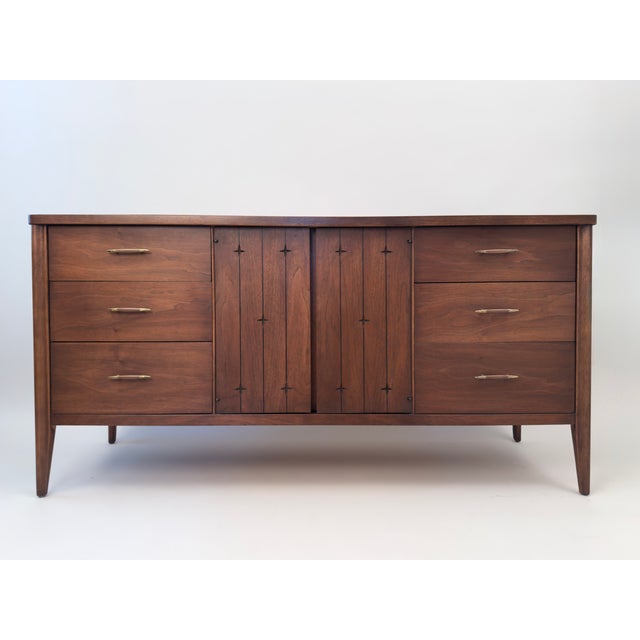 Mid-Century Modern 1960s Mid Century Broyhill Saga 9 Drawer Dresser With 6 Etched Starburst Mirror For Sale - Image 3 of 12