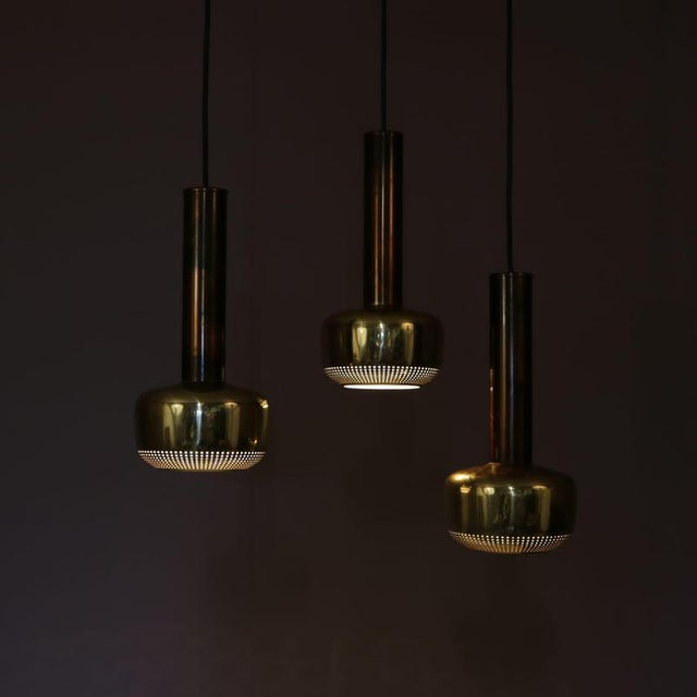 The 1950s VL56 lamp in brass was designed by Danish architect Vilhelm Lauritzen for Louis Poulsen. It reflects Lauritzen’s...