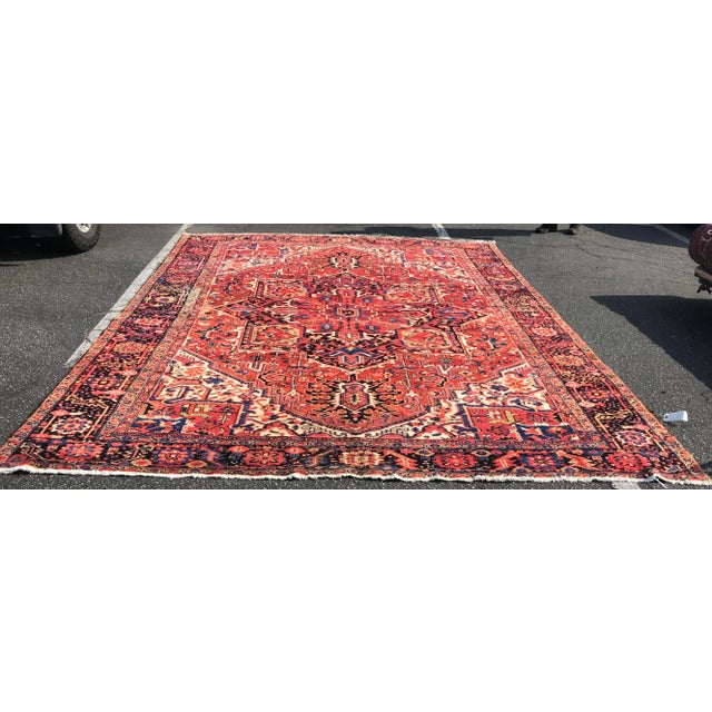 1930s Vintage Design Geometric Heriz Rug- 9′9″ × 13′2″ For Sale - Image 9 of 13