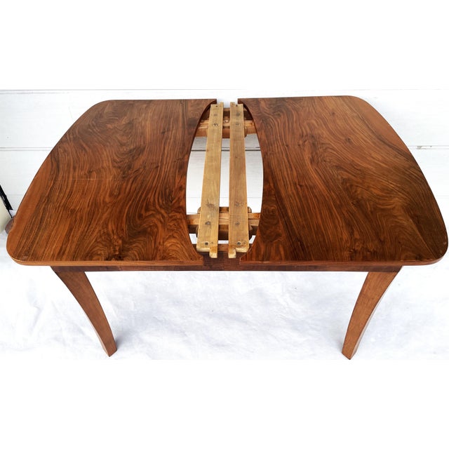 1920s Art Deco Extendable Table in Figured Walnut, 1920s For Sale - Image 5 of 18