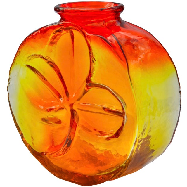 American Early 20th Century Handmade Fluorescent Americana Art-Glass Vase For Sale - Image 3 of 13