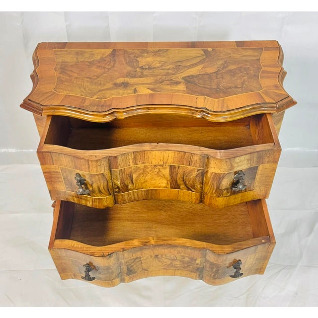 Italian Vintage Walnut Bombe Chest With Sculpted Legs For Sale - Image 11 of 18