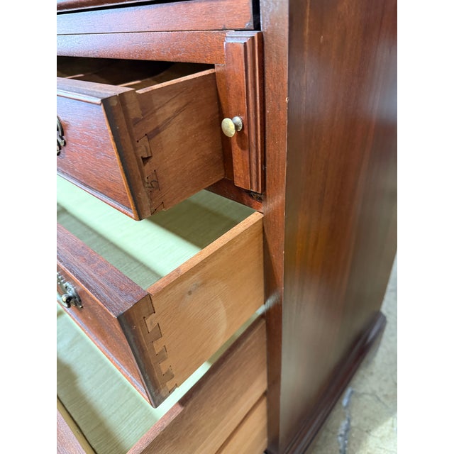 1960s Craftique Mahogany Mary Washington Bachelor’s Chest For Sale - Image 11 of 12