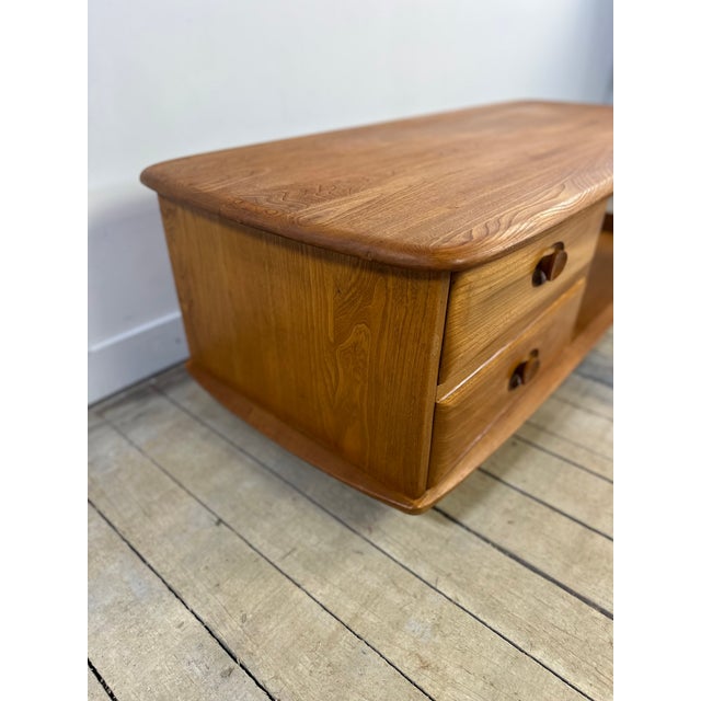 Ercol Minerva Coffee Table in Elm from Lucian Ercolani, 1980s For Sale - Image 6 of 13