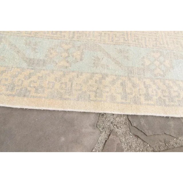 1980s Contemporary Allover Geometric Floral Champagne & Mint Wool Low Pile Hand-Knotted Rug - 6’1” x 9’8” For Sale - Image 9 of 10