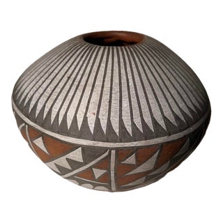 1986 Jemez Pueblo Small Seed Pot by Mary Small For Sale