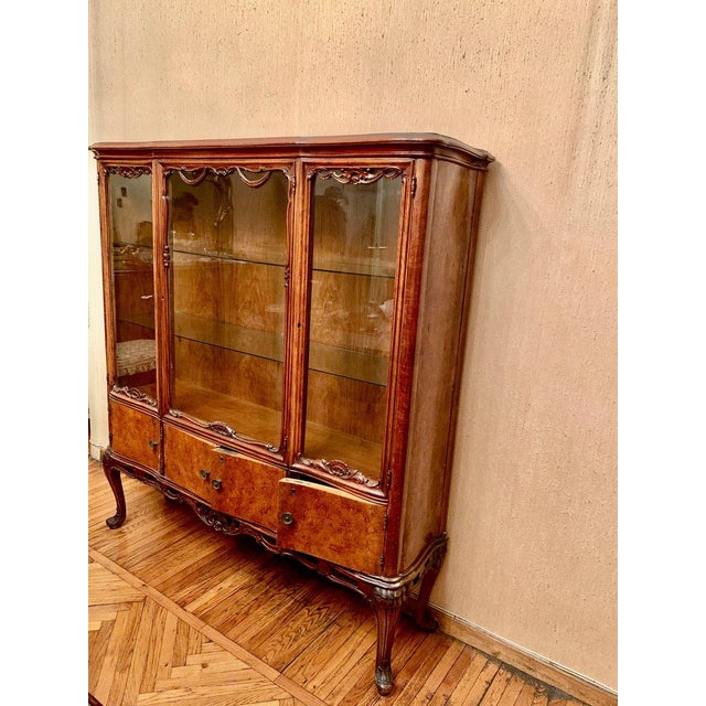 Mid-Century Modern Italian Walnut Burl Chippendale Display Cabinet, 1960s For Sale - Image 3 of 7