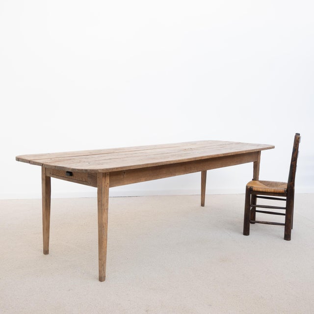Antique oak farmhouse table dating from the 19th century, with a beautiful top made of wide planks. It rests on four...